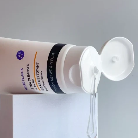 GIGI Aroma Essence Ultra Cleanser | Hypoallergenic Cleansing Gel 200 ml